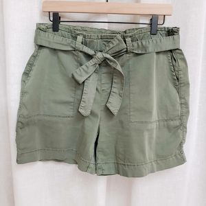 Sanctuary. Olive High Waist Paperbag Shorts. L-XL